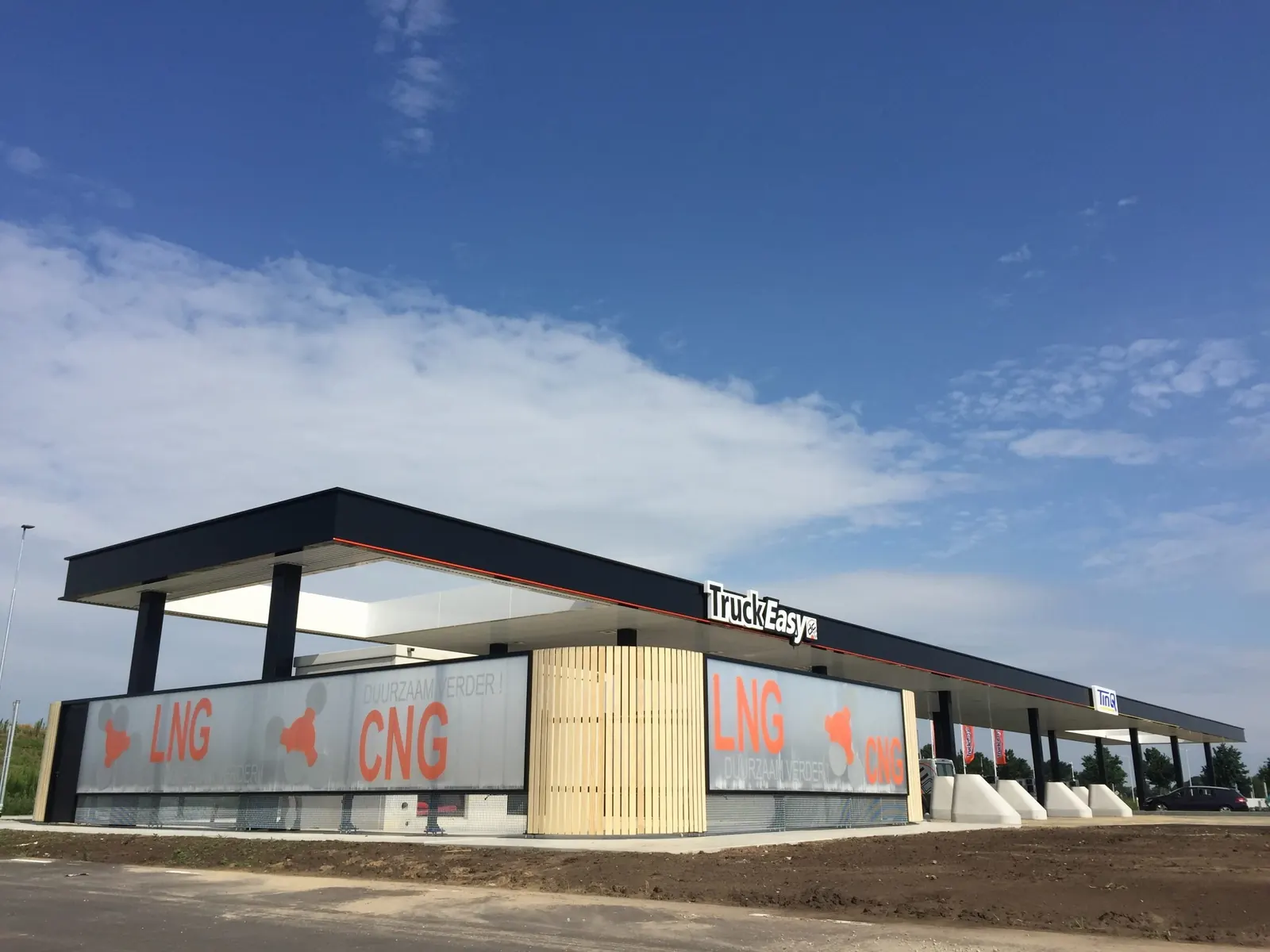 Het gecombineerde tankstation van DC Berkel en Tinq in Venlo
